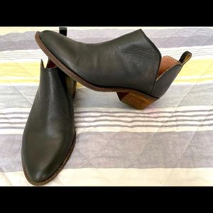 **SOLD** Lucky Brand ankle boots Women